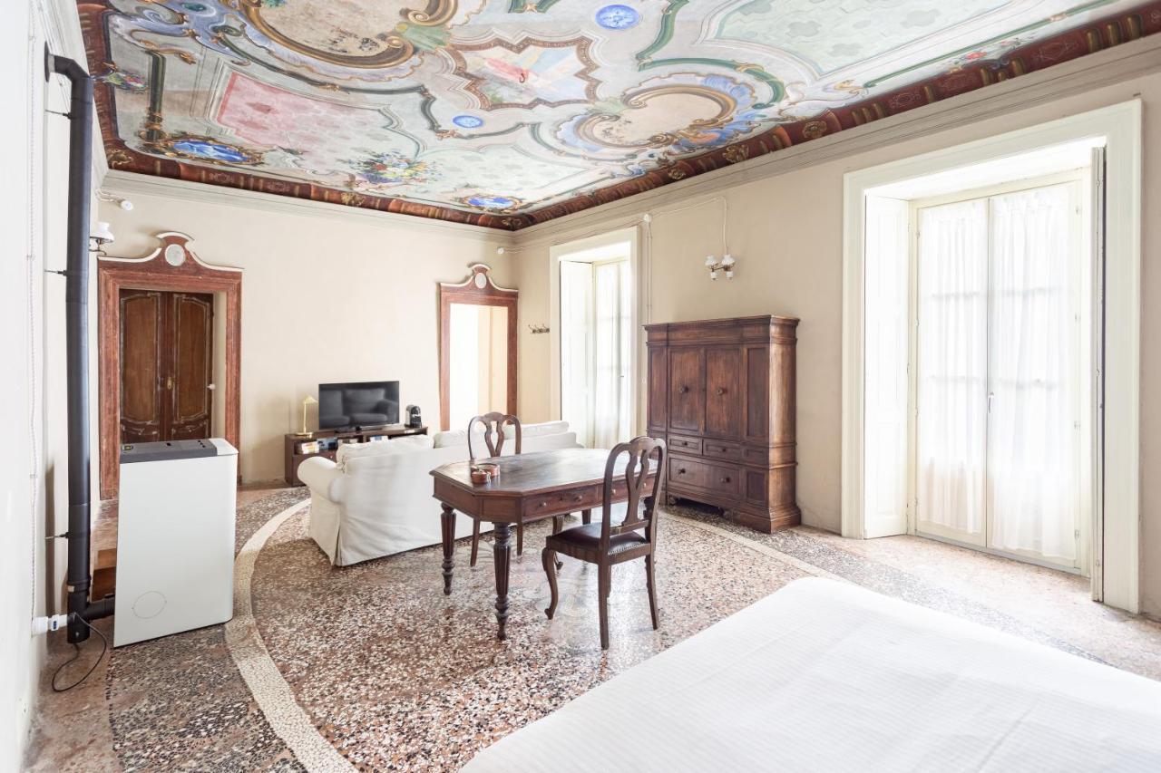 Апартаменты Palazzo Mia By Icasamia It Castello Cabiaglio Экстерьер фото